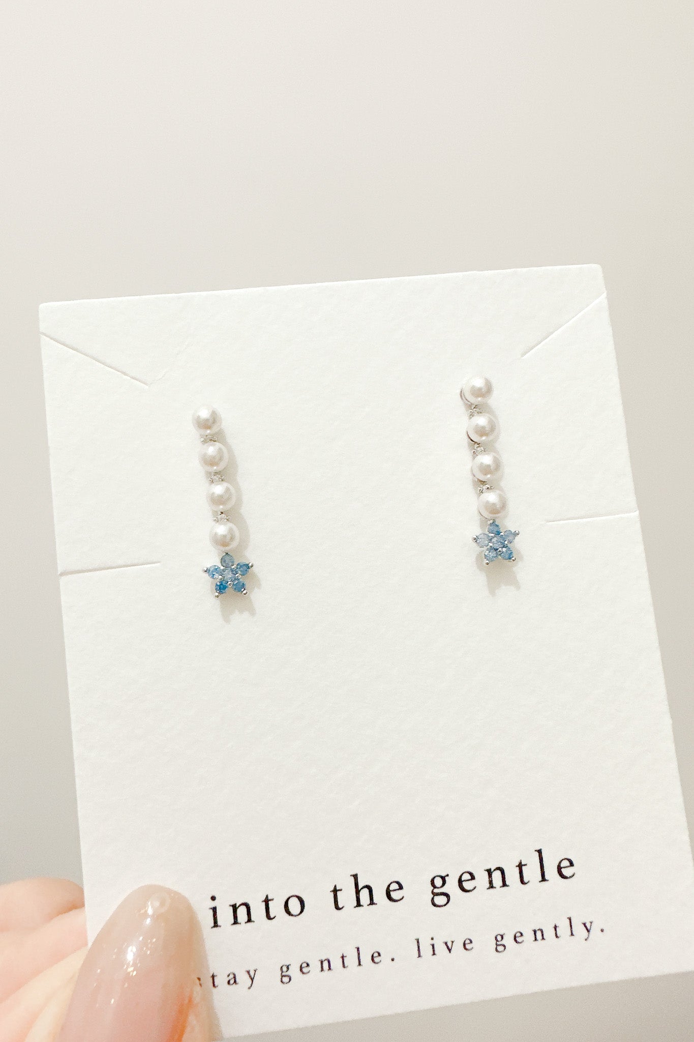 
                  
                    23320 - Pearl Blue Floral Earrings
                  
                