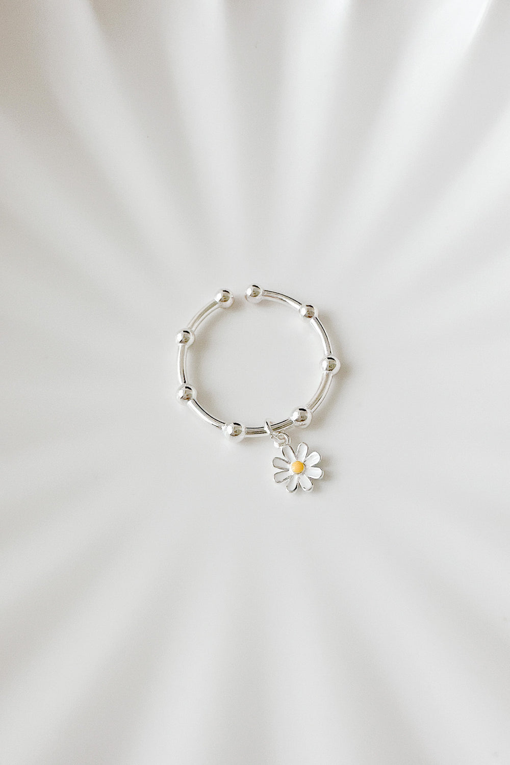 23719 - The White Daisy Ring