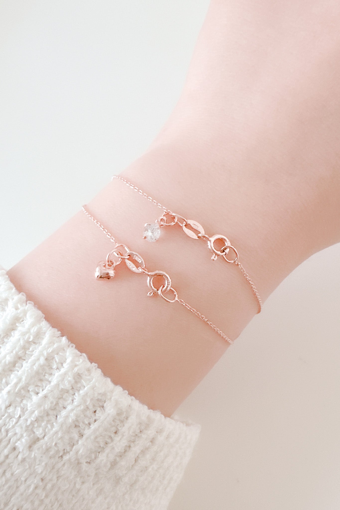 
                  
                    𝐧𝐞𝐰 𝐜𝐨𝐥𝐨𝐮𝐫 🖌 23810 Enola Bracelet
                  
                