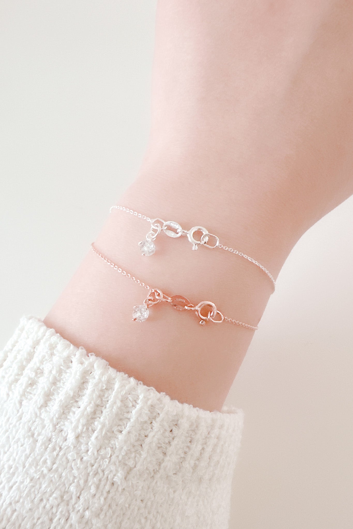 
                  
                    𝐧𝐞𝐰 𝐜𝐨𝐥𝐨𝐮𝐫 🖌 23810 Enola Bracelet
                  
                