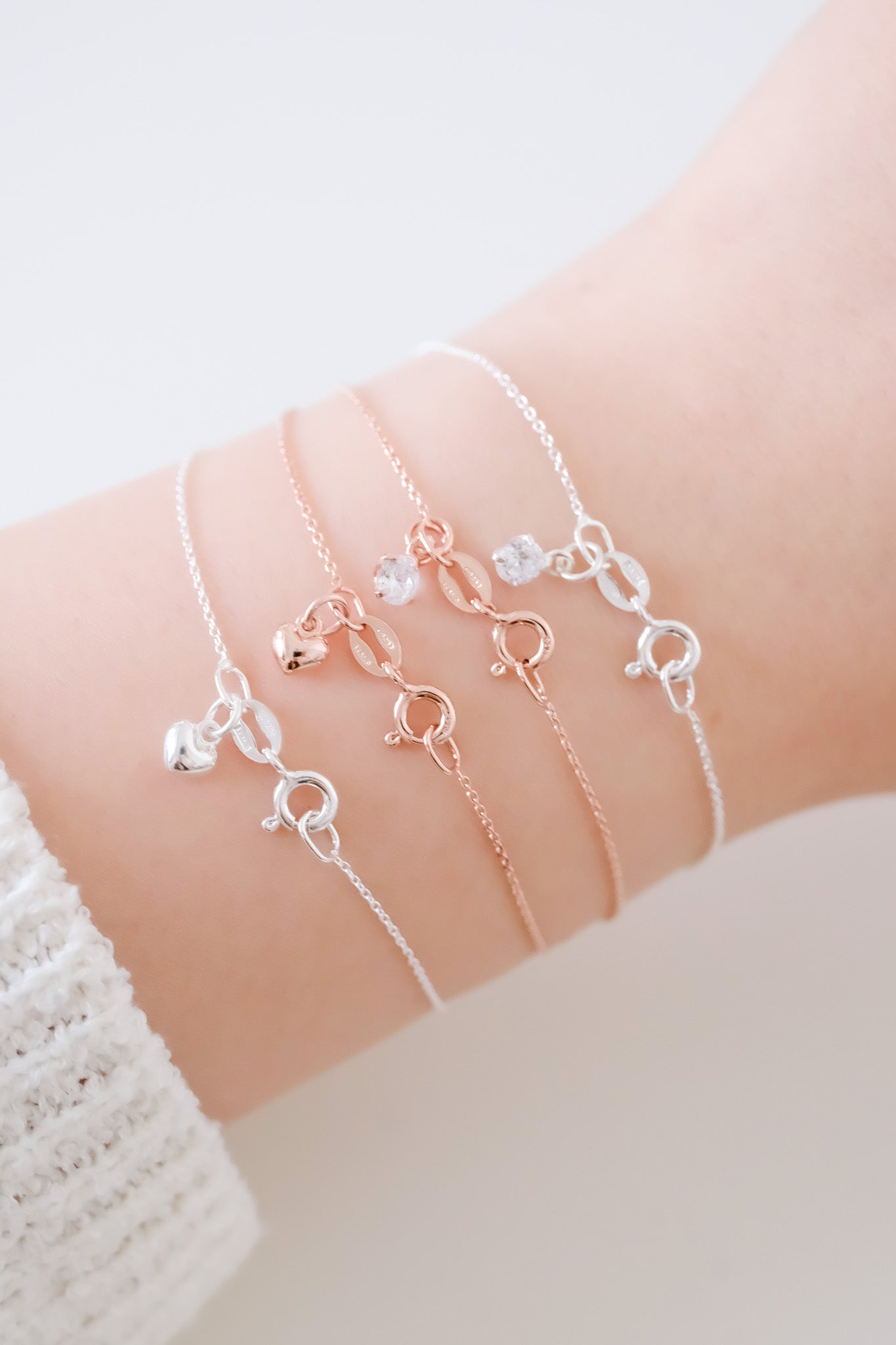 
                  
                    𝐧𝐞𝐰 𝐜𝐨𝐥𝐨𝐮𝐫 🖌 23810 Enola Bracelet
                  
                