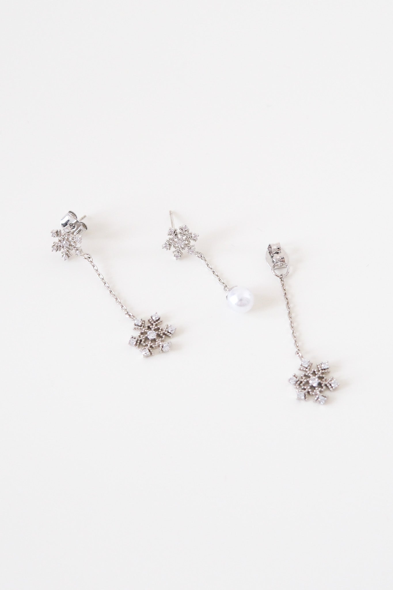 
                  
                    23972 - Falling Snowflakes Drop Earrings
                  
                