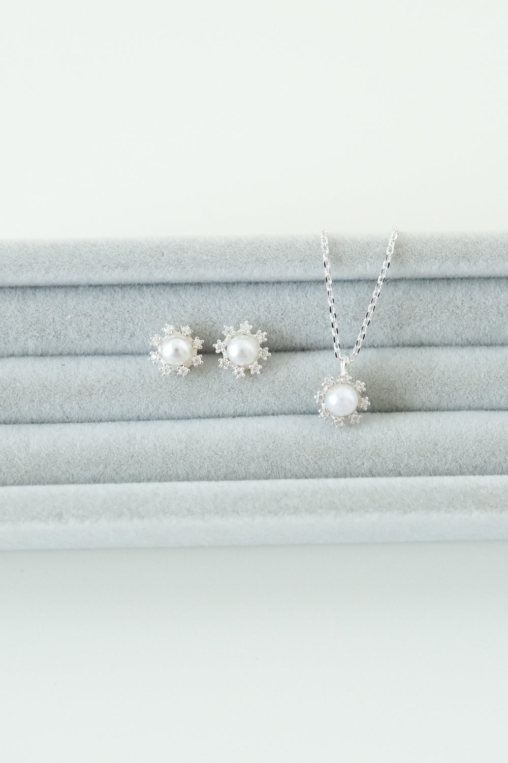23974 - Snowy Pearl Earrings & Necklace (2 colours)