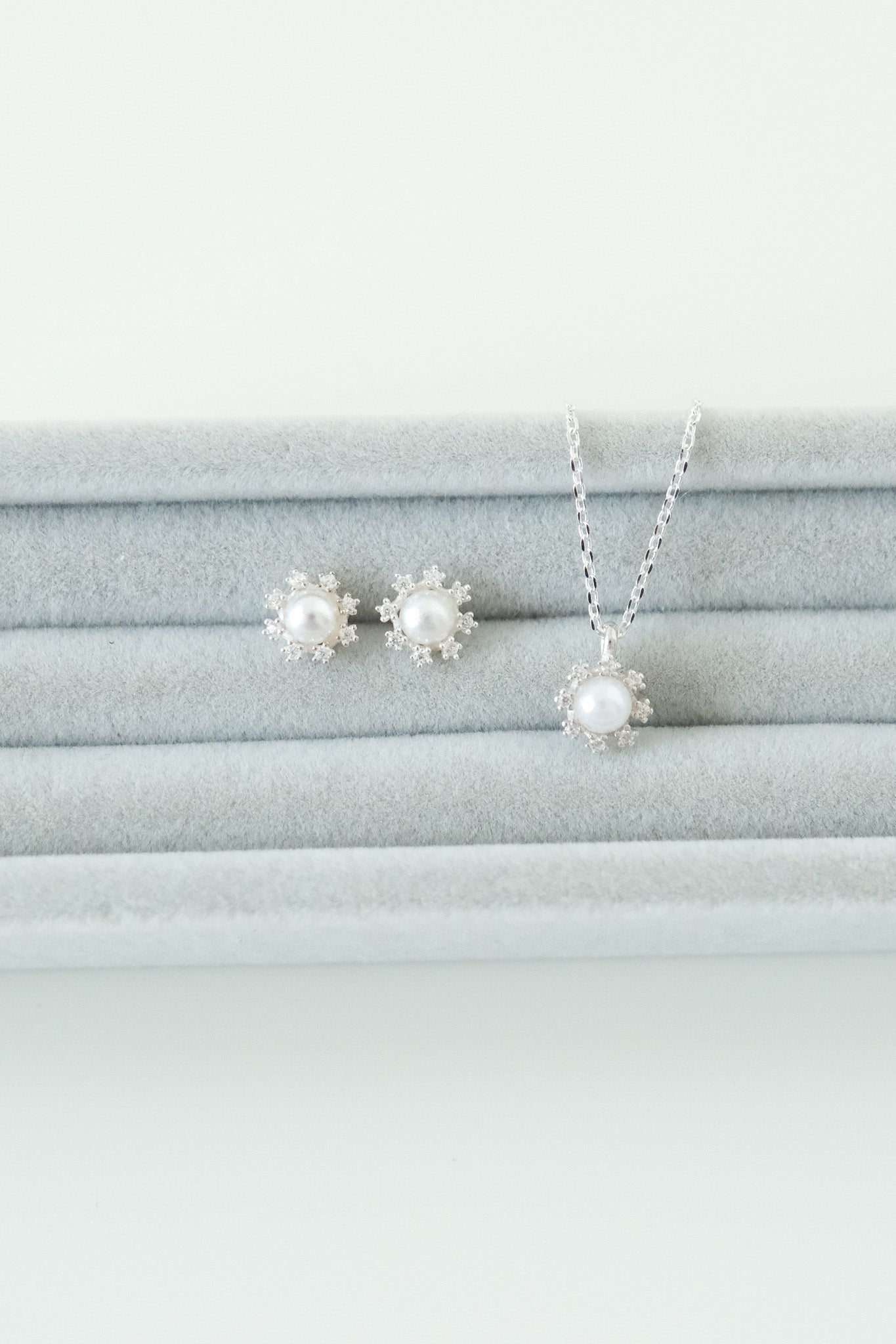
                  
                    23974 - Snowy Pearl Earrings & Necklace (2 colours)
                  
                