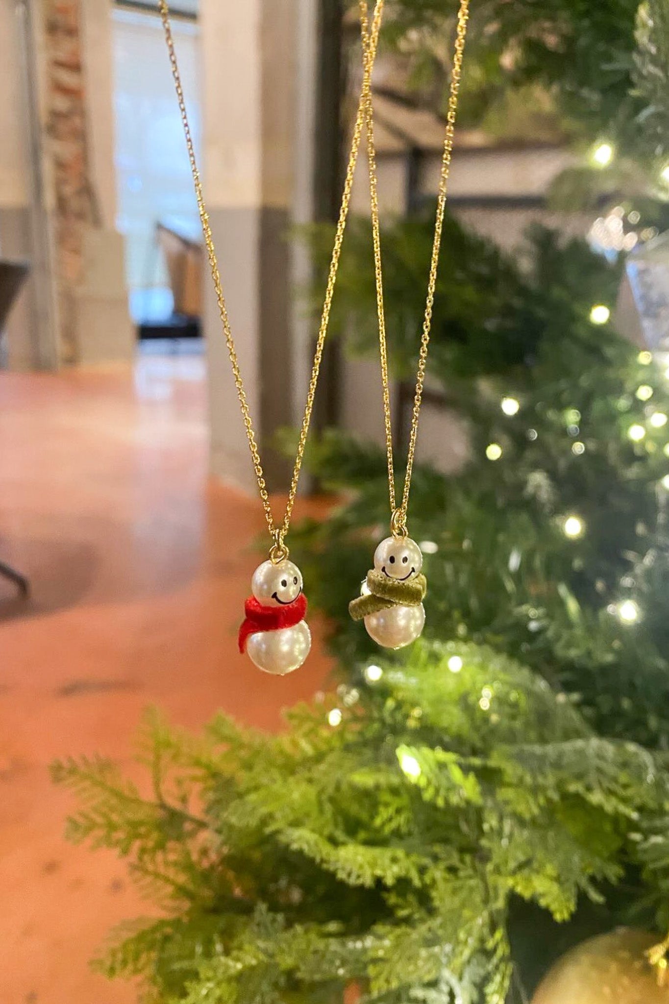 
                  
                    23977 - Little Snowman Earrings & Necklace
                  
                
