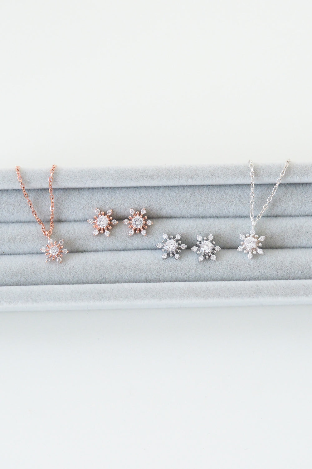[XMAS] 23978 Frozen Snowflakes Earrings & Necklace