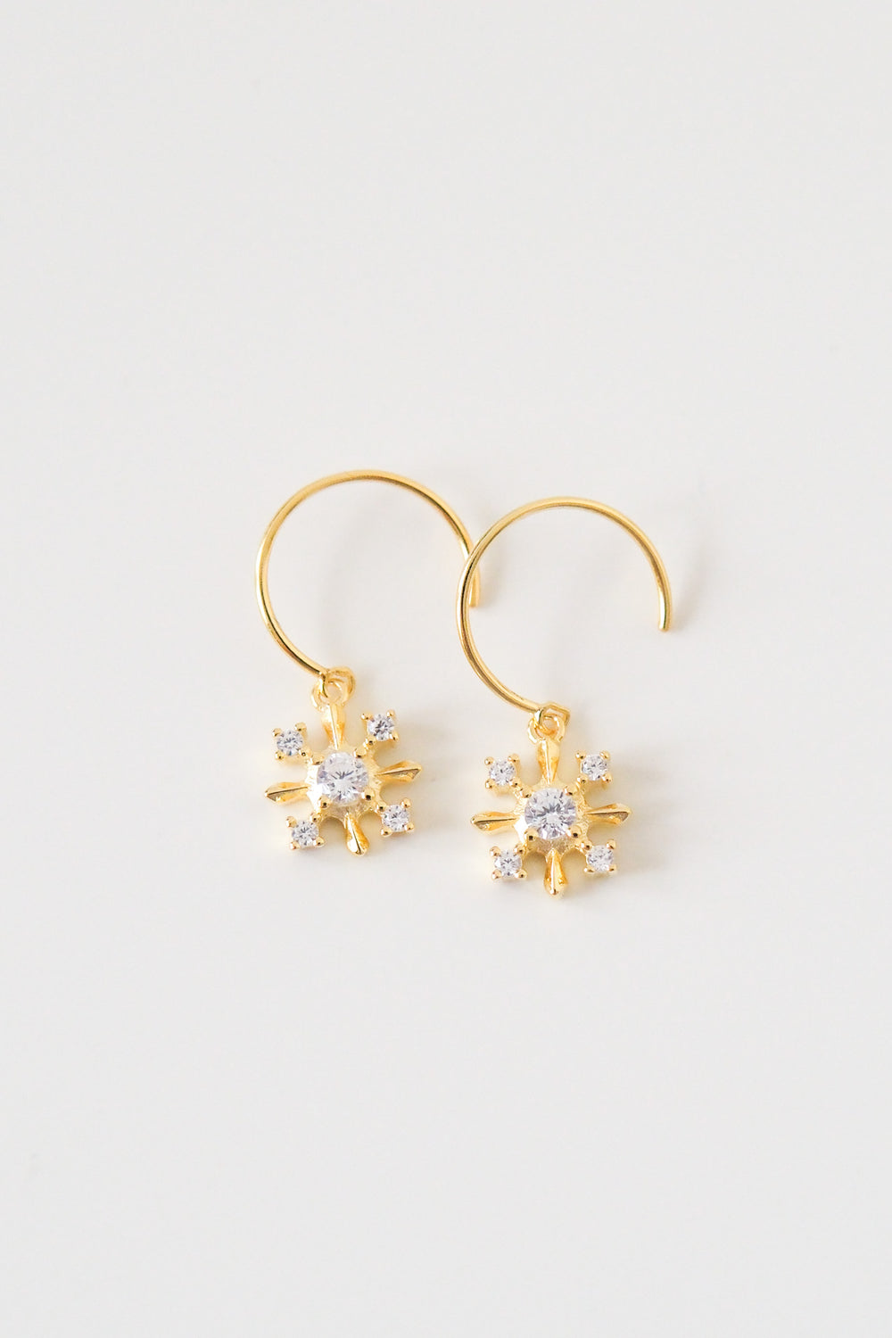 [XMAS] 23980 Golden Snowflakes Drop Earrings