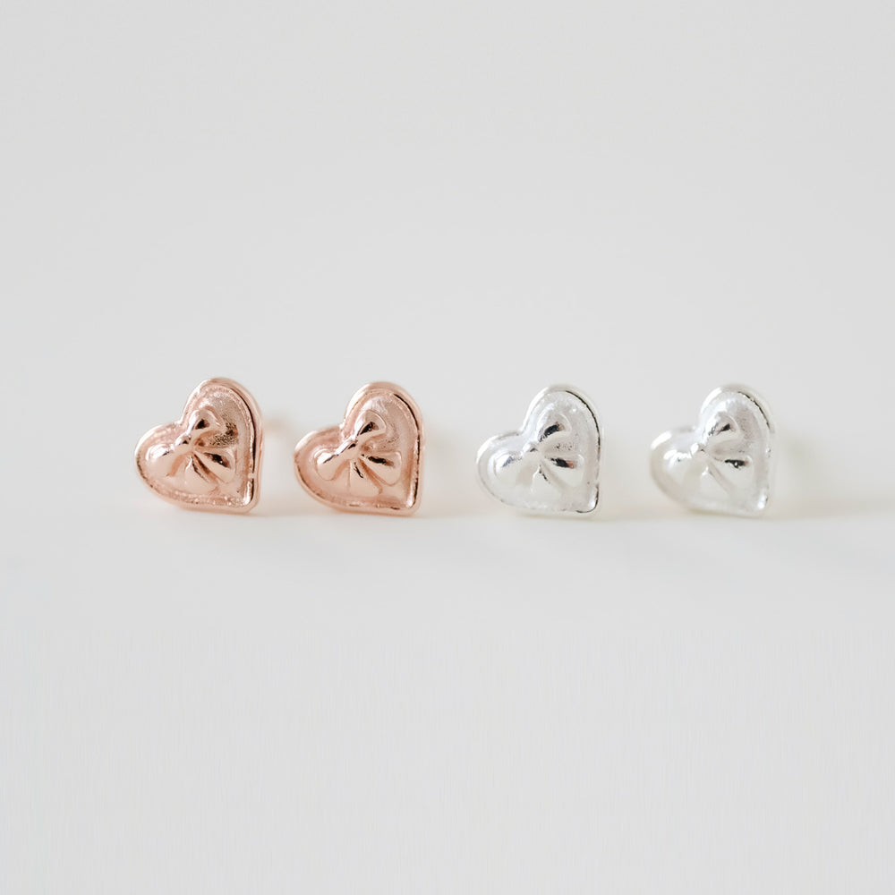 
                  
                    𝐧𝐞𝐰 𝐜𝐨𝐥𝐨𝐮𝐫 🎀 Mini Ribbon Earrings Collection
                  
                