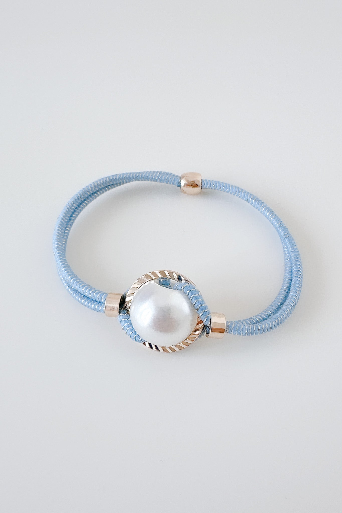 
                  
                    24159 - Ebe Pearl Hair Tie
                  
                