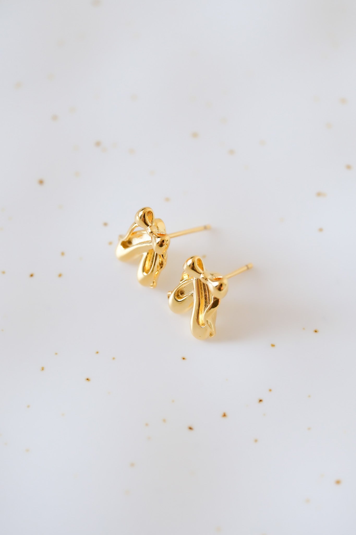 
                  
                    24200 - Amor Earrings 🩰
                  
                