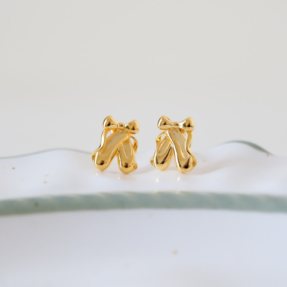 
                  
                    24200 - Amor Earrings 🩰
                  
                