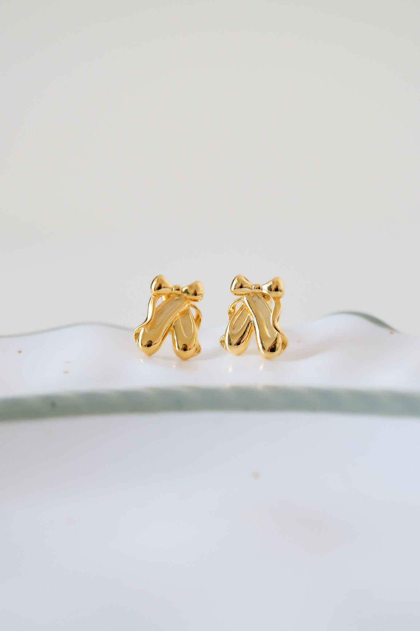 
                  
                    24200 - Amor Earrings 🩰
                  
                