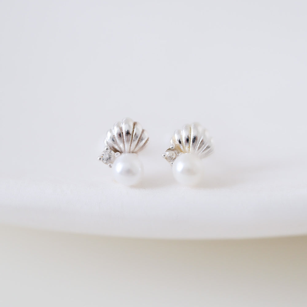
                  
                    24247 Coral Earrings
                  
                