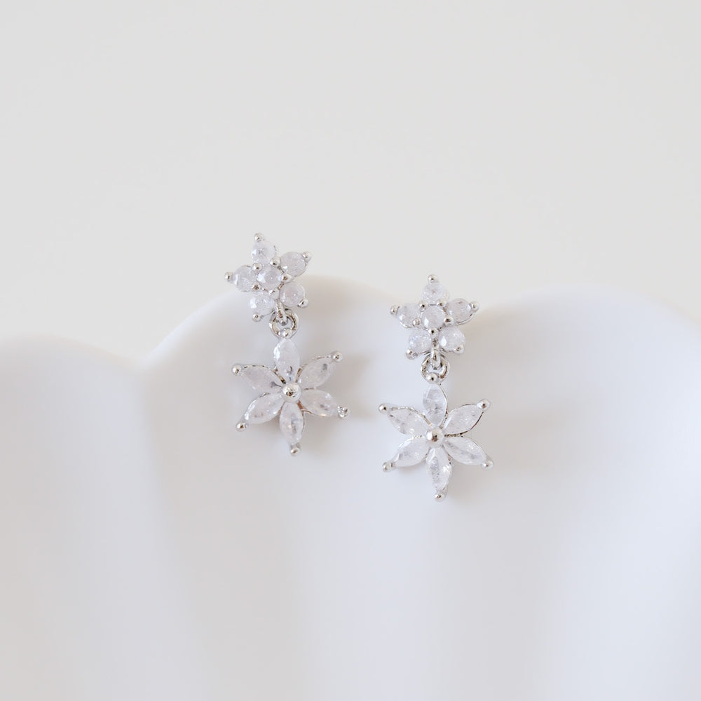 
                      
                        24275 - Kristiana Earrings
                      
                    