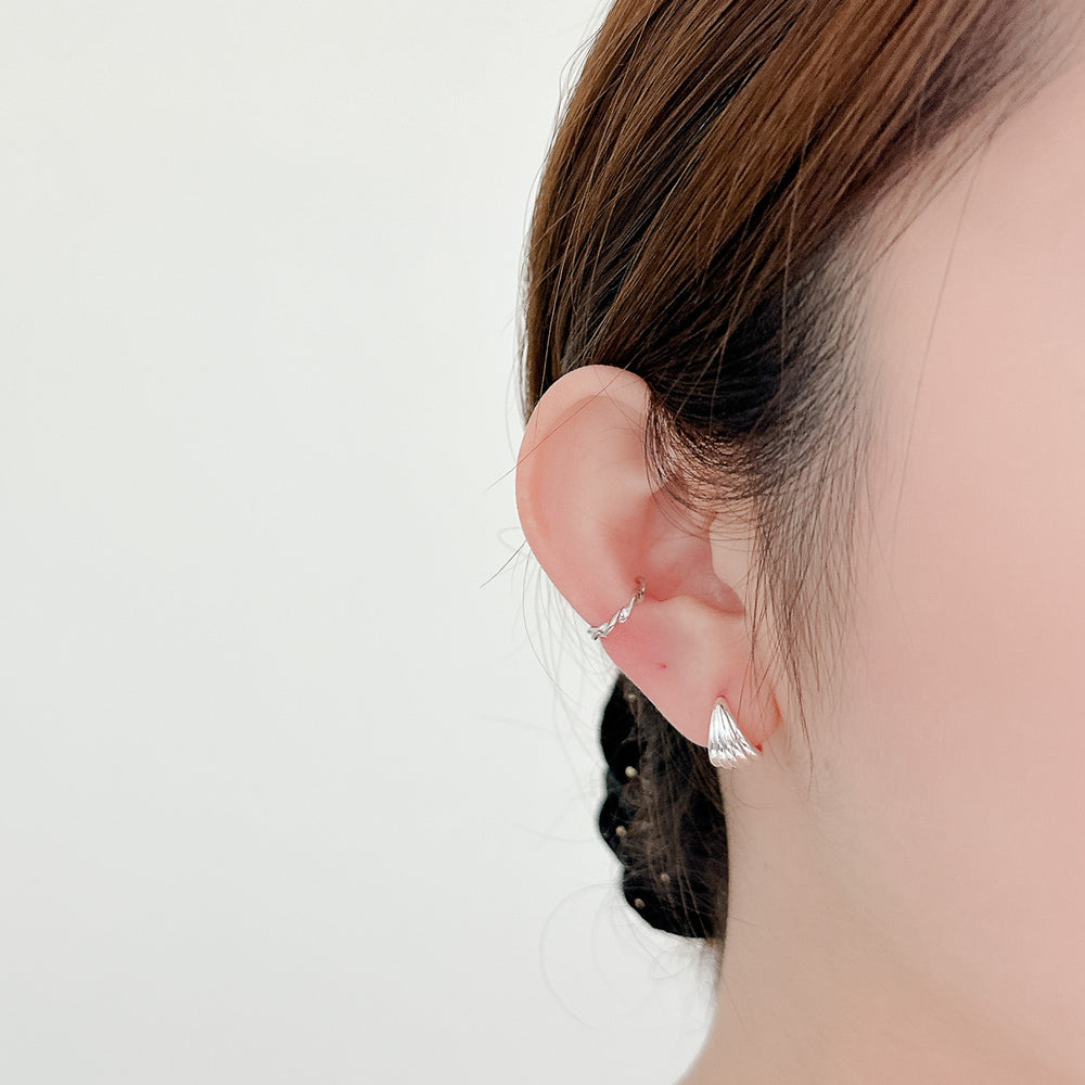 
                      
                        24424 Gwynne Ear Cuff
                      
                    