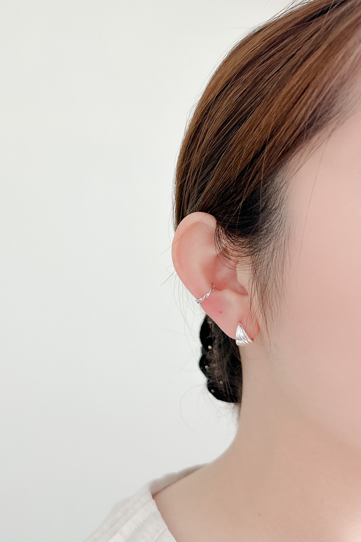 
                  
                    24424 Gwynne Ear Cuff
                  
                