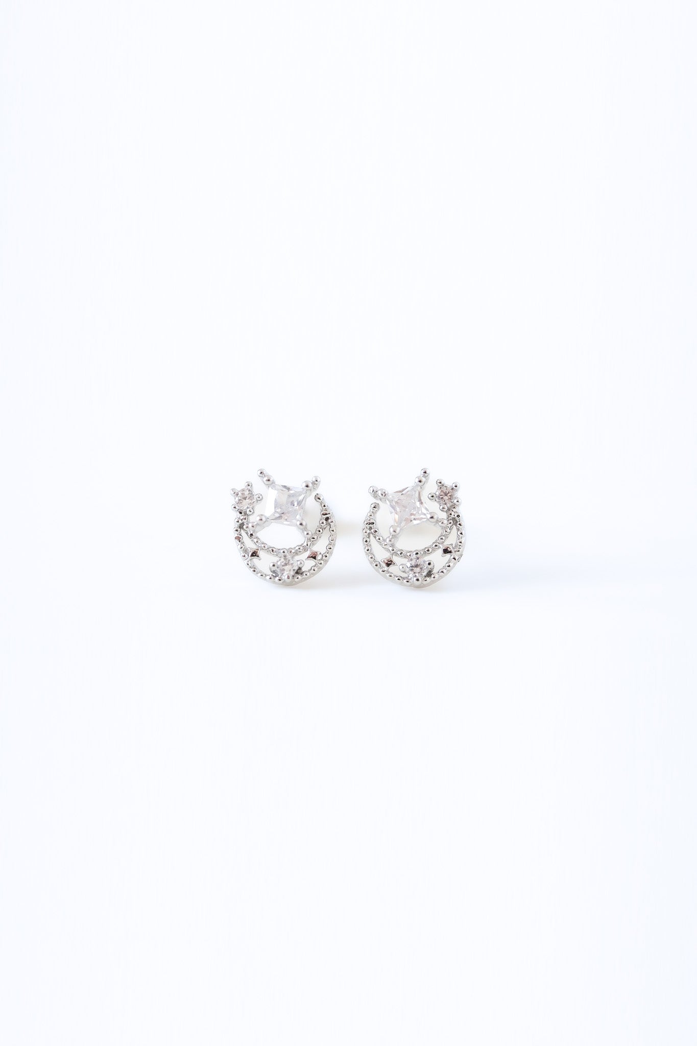 
                  
                    24490 Sachi Earrings
                  
                