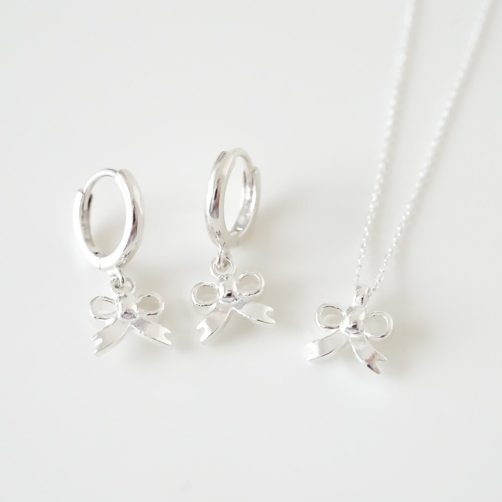 
                  
                    24519 Rosalie Earrings & Necklace
                  
                