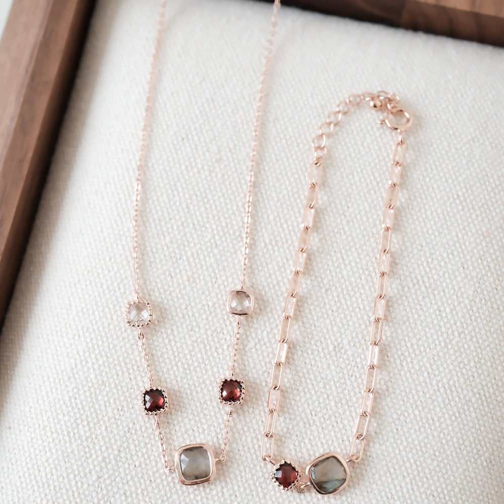 
                      
                        24622 Amadora Gemstone Necklace
                      
                    