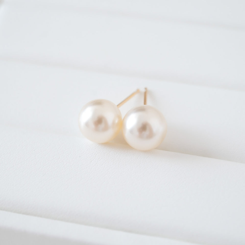 
                      
                        24656 The Classic Pearl Earrings
                      
                    