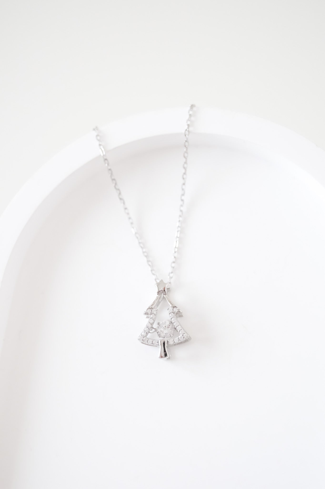 24710 The Dazzling Christmas Tree Necklace