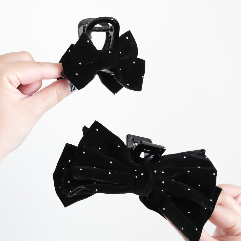 
                      
                        𝐧𝐞𝐰 𝐬𝐢𝐳𝐞 𝐚𝐝𝐝𝐞𝐝 生命推的髮夾 ✨ 24725 Ekika Velvet Hair Claw Clip
                      
                    