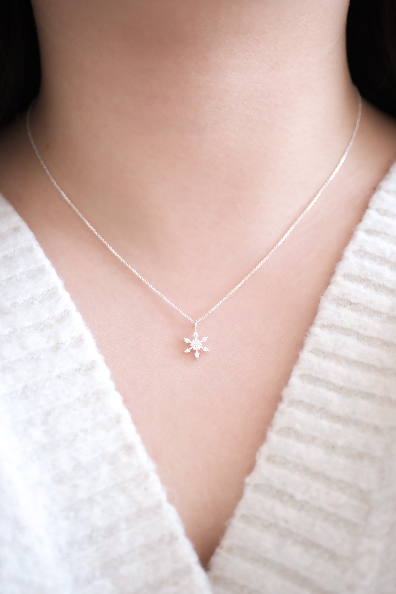 24730 Elsa Necklace